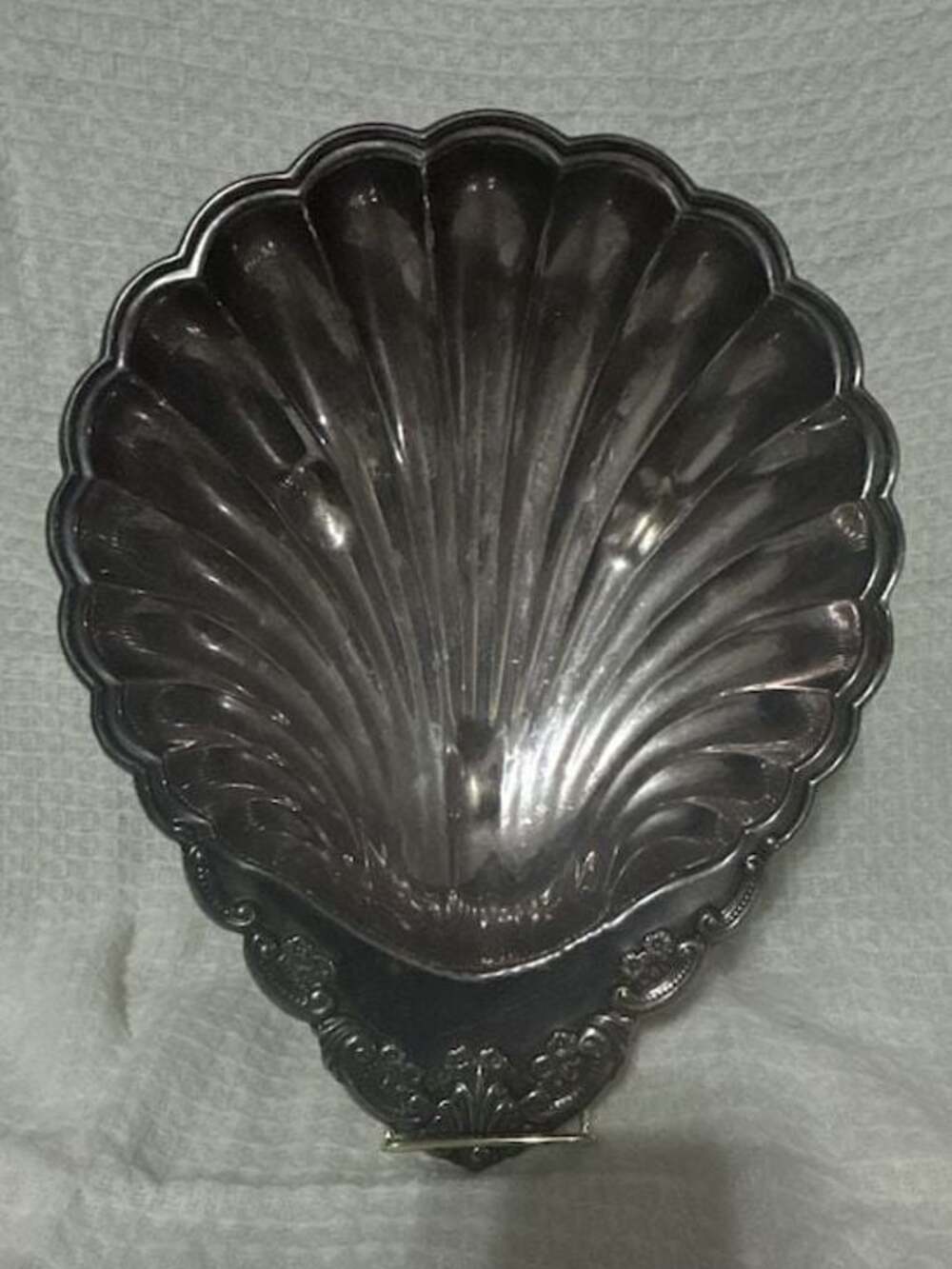 Vintage Sheridan Silver Plated Shell Serving Dish